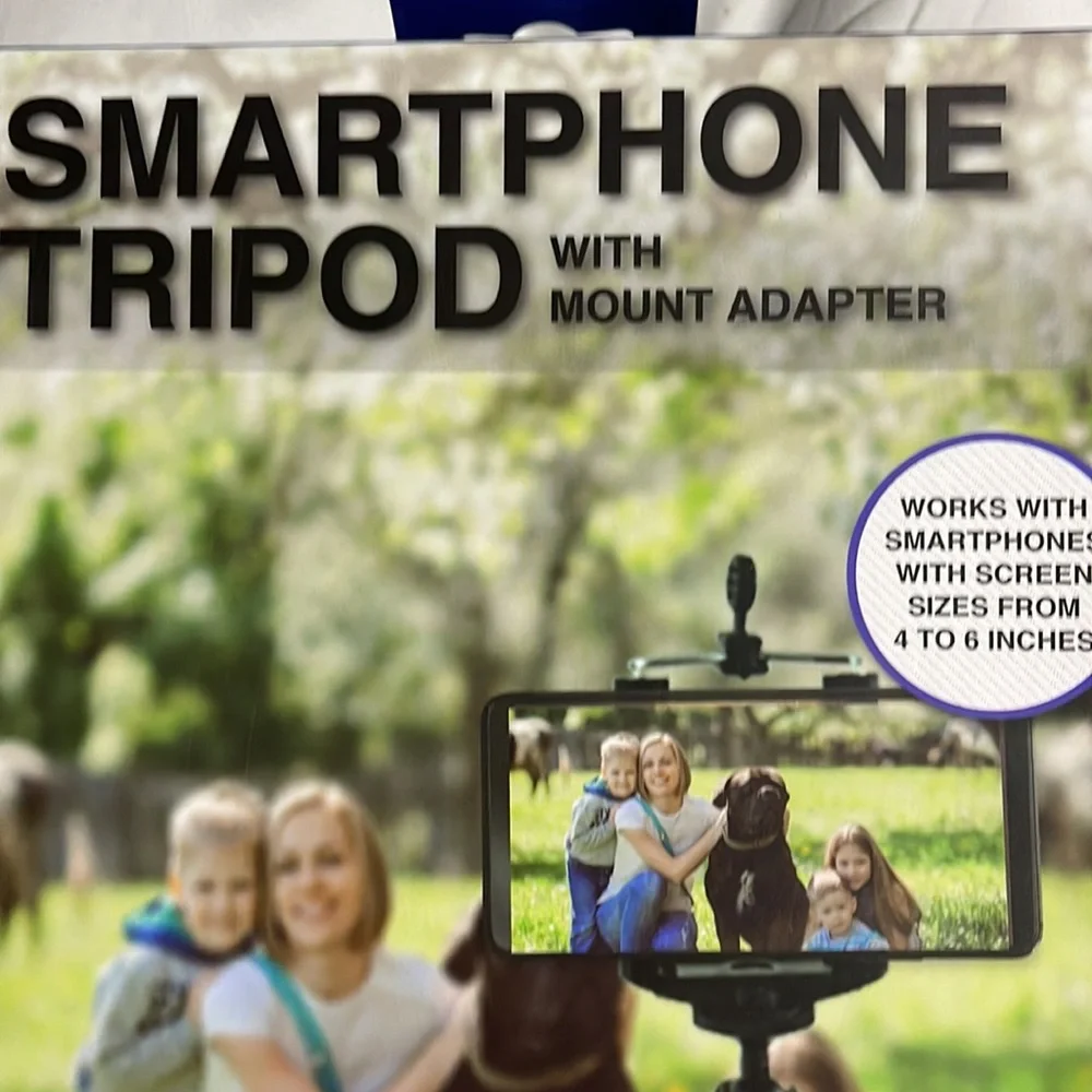NWT smartphone tripod with mount adapter works with 4-6 inch screens 360 •